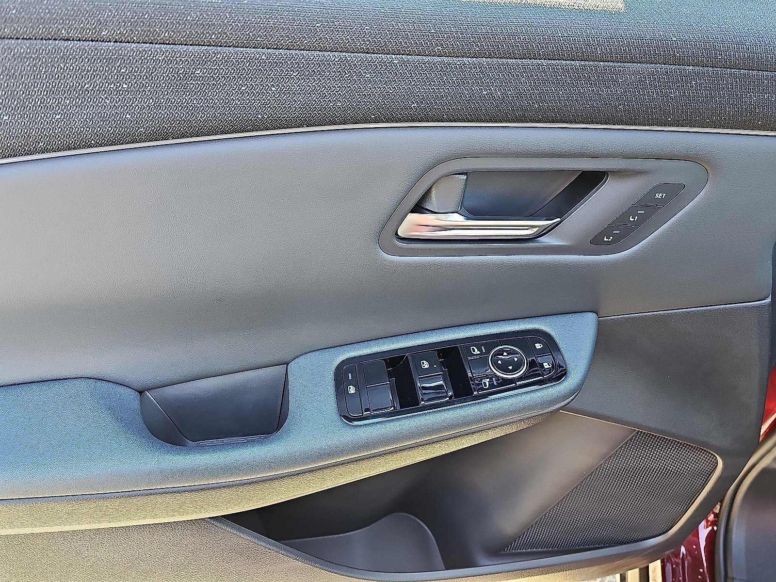 New 2026 Nissan Leaf Platinum+ w/ Floor Mat Package (Platinum+) image 9