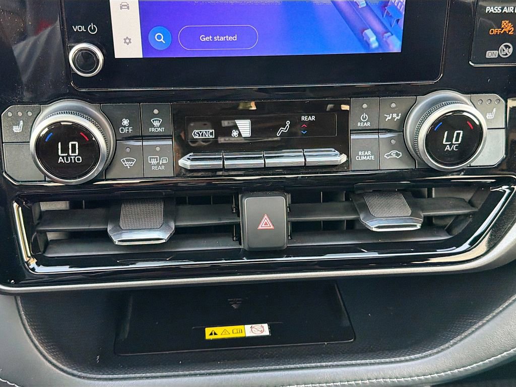 Used 2023 Toyota Highlander XLE FWD image 35