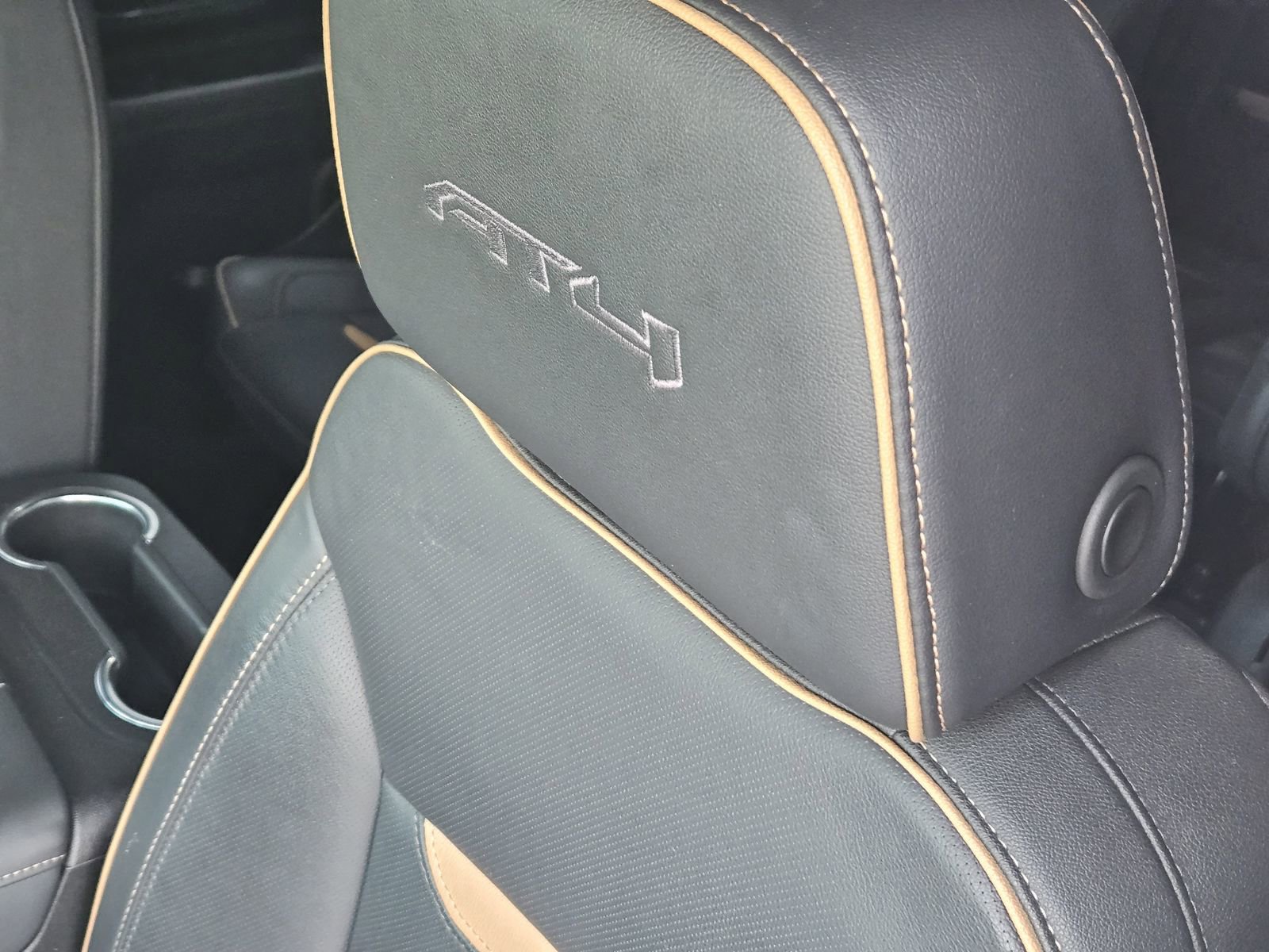 Used 2024 GMC Yukon XL AT4 w/ AT4 Premium Package AWD/4WD image 33