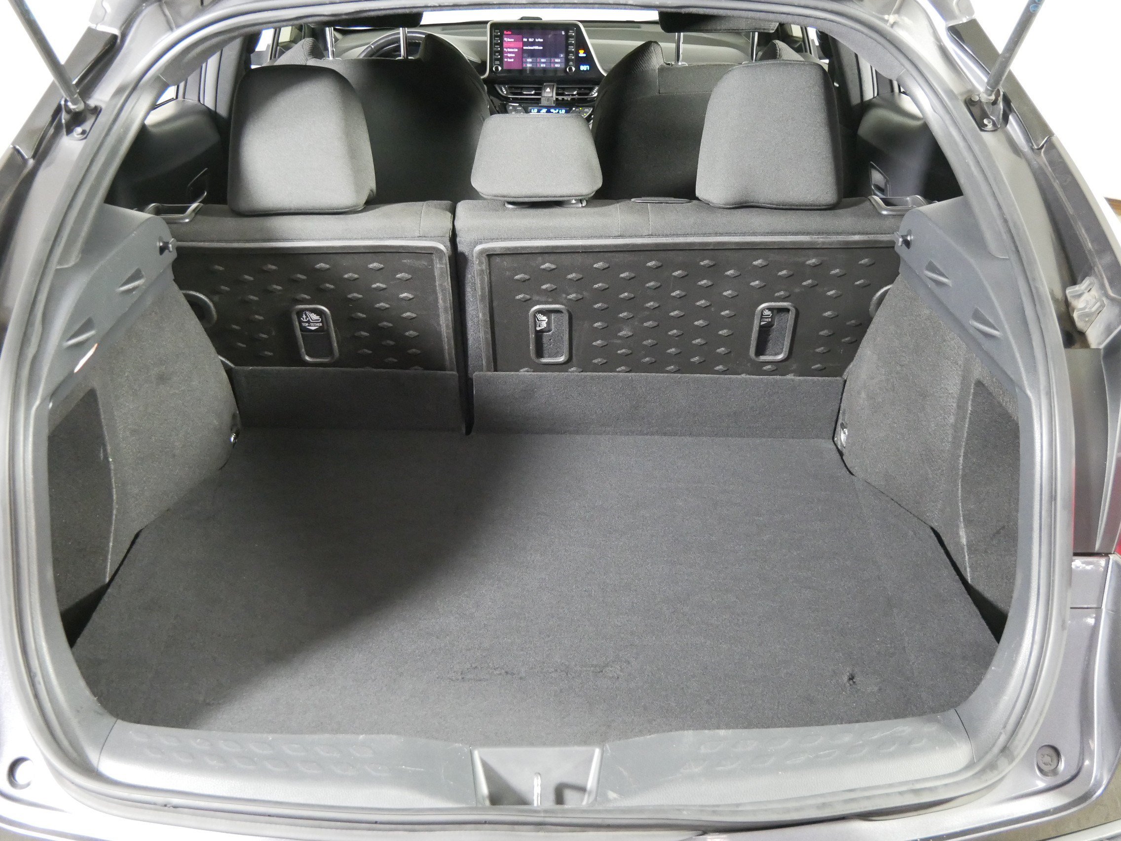 Used 2019 Toyota C-HR XLE FWD image 18