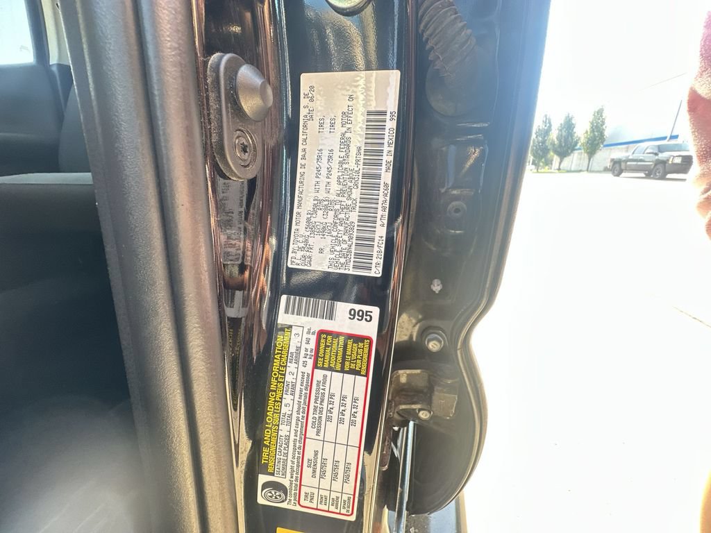 Used 2020 Toyota Tacoma SR5 AWD/4WD image 34