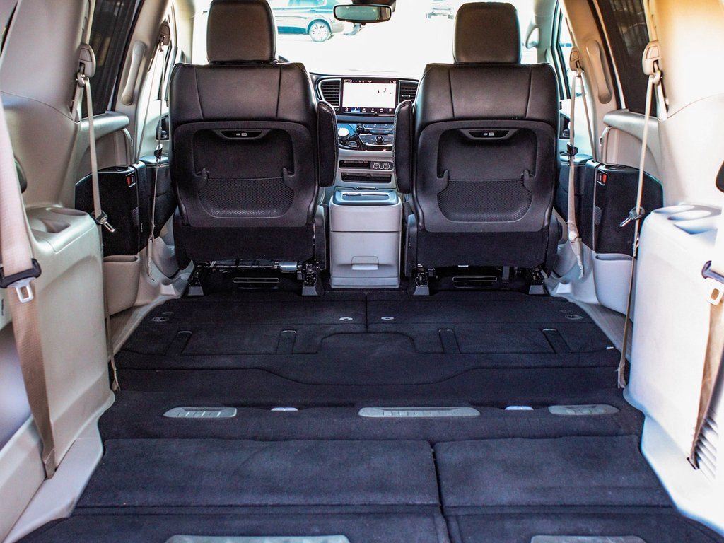 Used 2024 Chrysler Pacifica Touring-L image 48