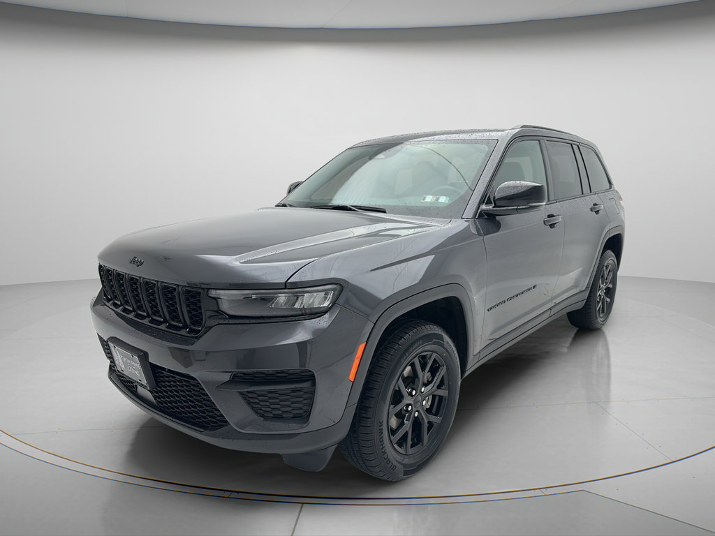Used 2024 Jeep Grand Cherokee Altitude AWD/4WD image 5