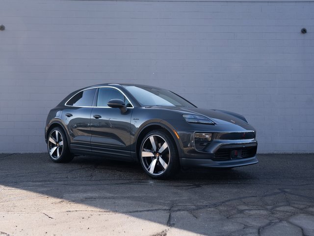 New 2026 Porsche Macan 4 Electric image 9