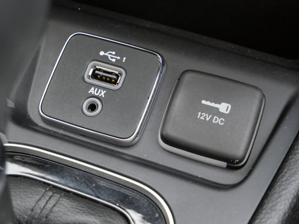 Used 2019 Jeep Cherokee Latitude Plus image 46