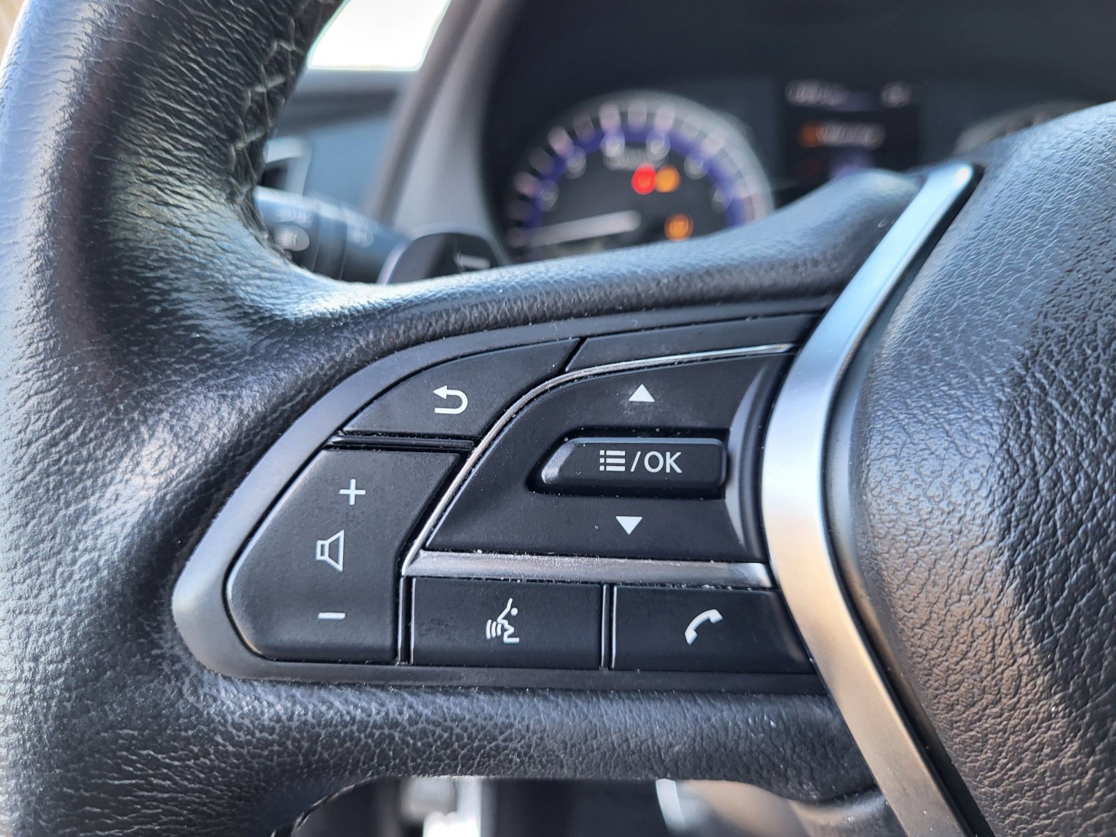 Used 2018 INFINITI Q60 Red Sport 400 w/ Sensory Package 3.0T Sport image 25