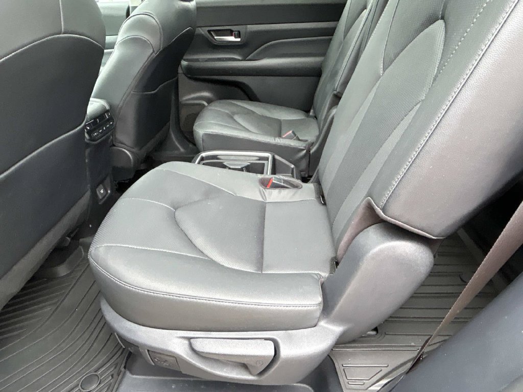 Used 2025 Toyota Grand Highlander AWD image 11