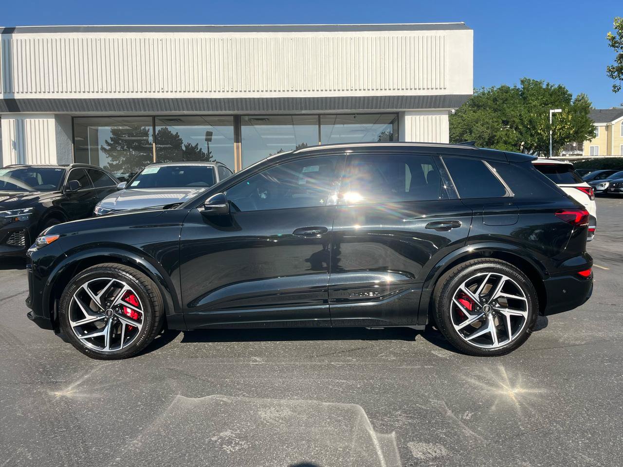 Used 2025 Audi SQ6 e-tron Premium Plus w/ Premium Plus AWD/4WD image 13