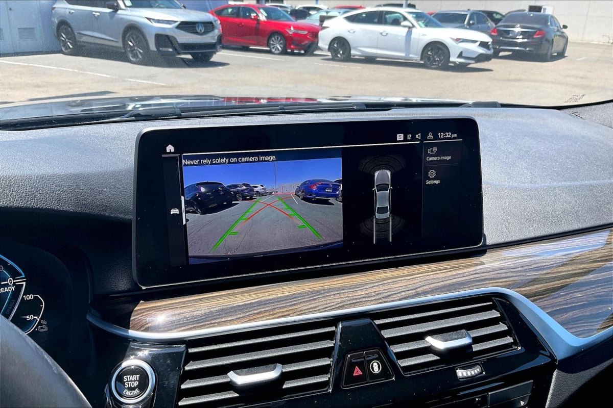 Used 2023 BMW 530e w/ M Sport Package RWD image 18