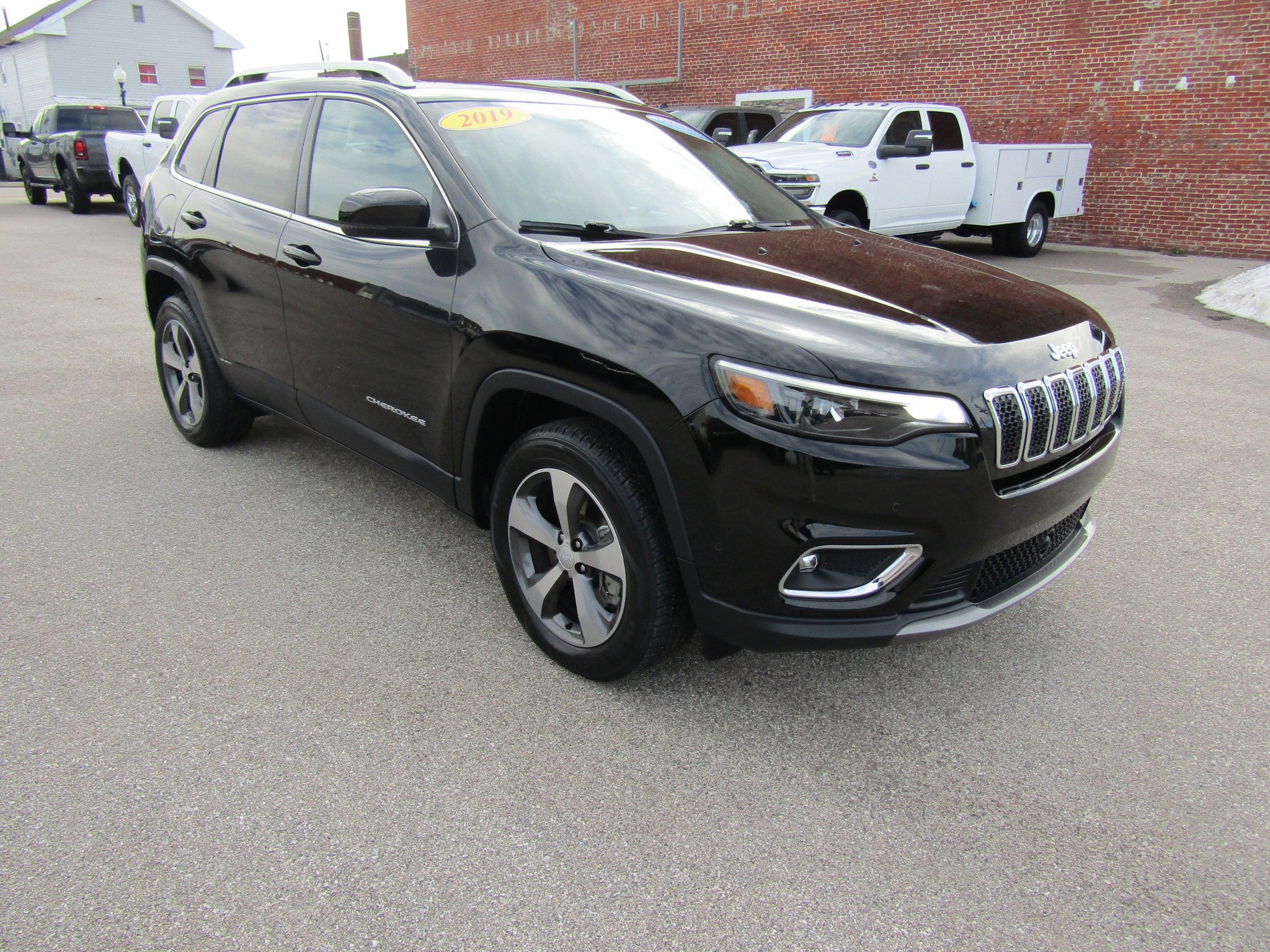 Used 2019 Jeep Cherokee Limited w/ Luxury Group image 1