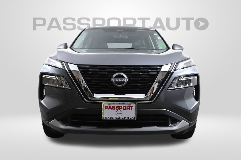 Used 2022 Nissan Rogue SV w/ SV Premium Package image 2