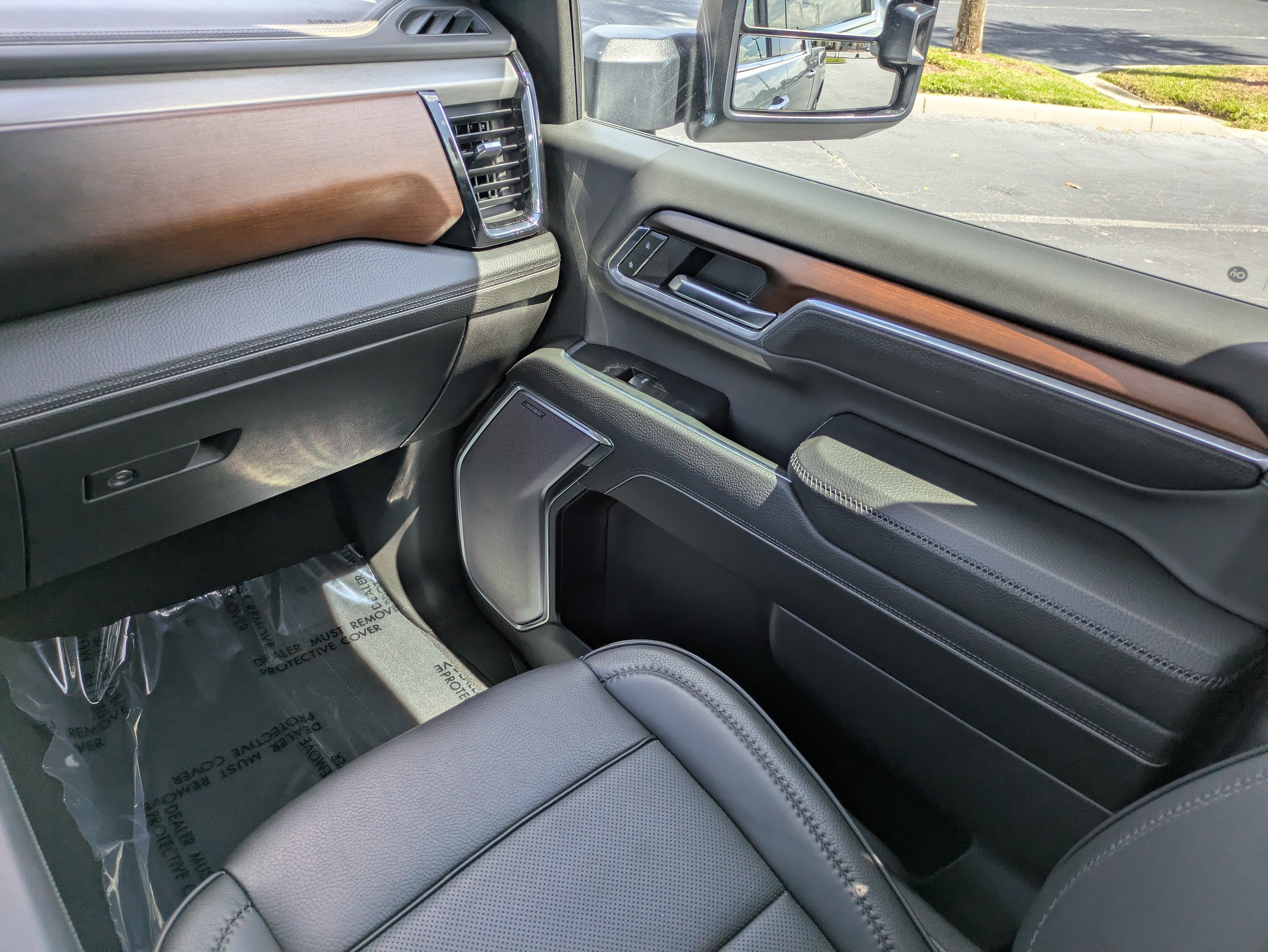 Used 2024 GMC Sierra 2500 Denali w/ Denali Reserve Package AWD/4WD image 13