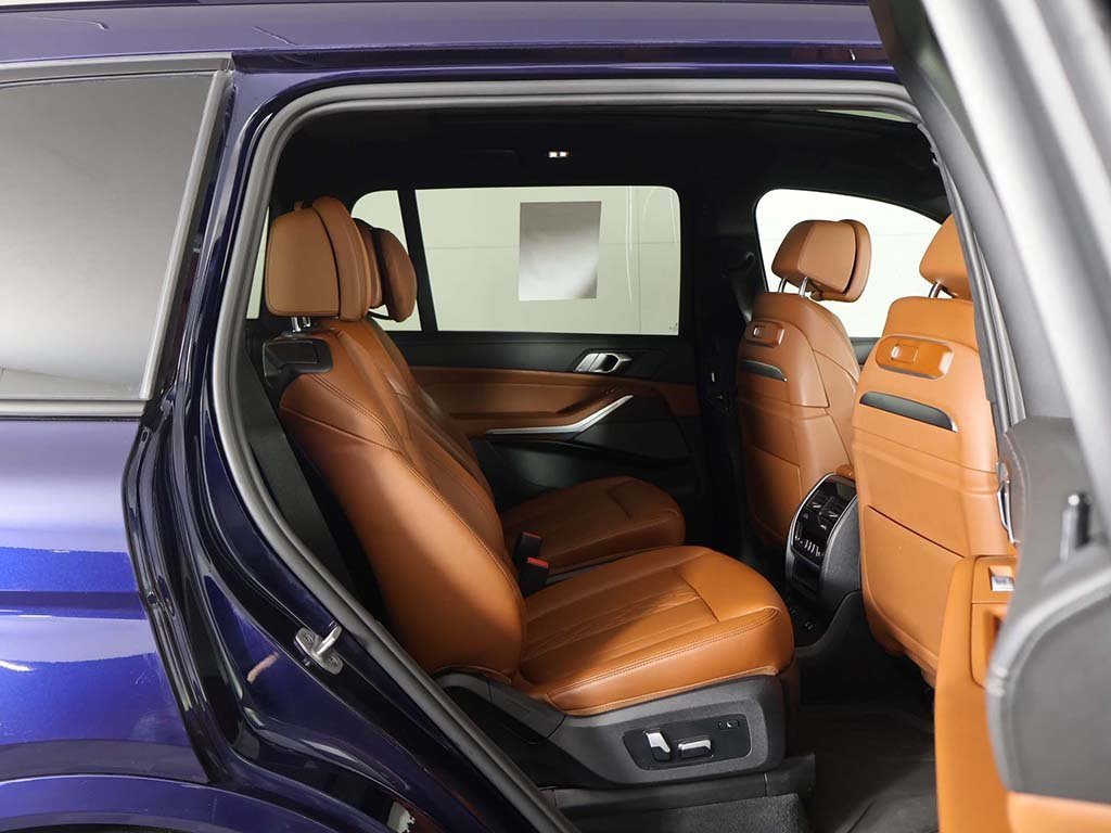 Used 2024 BMW X7 M60i image 37