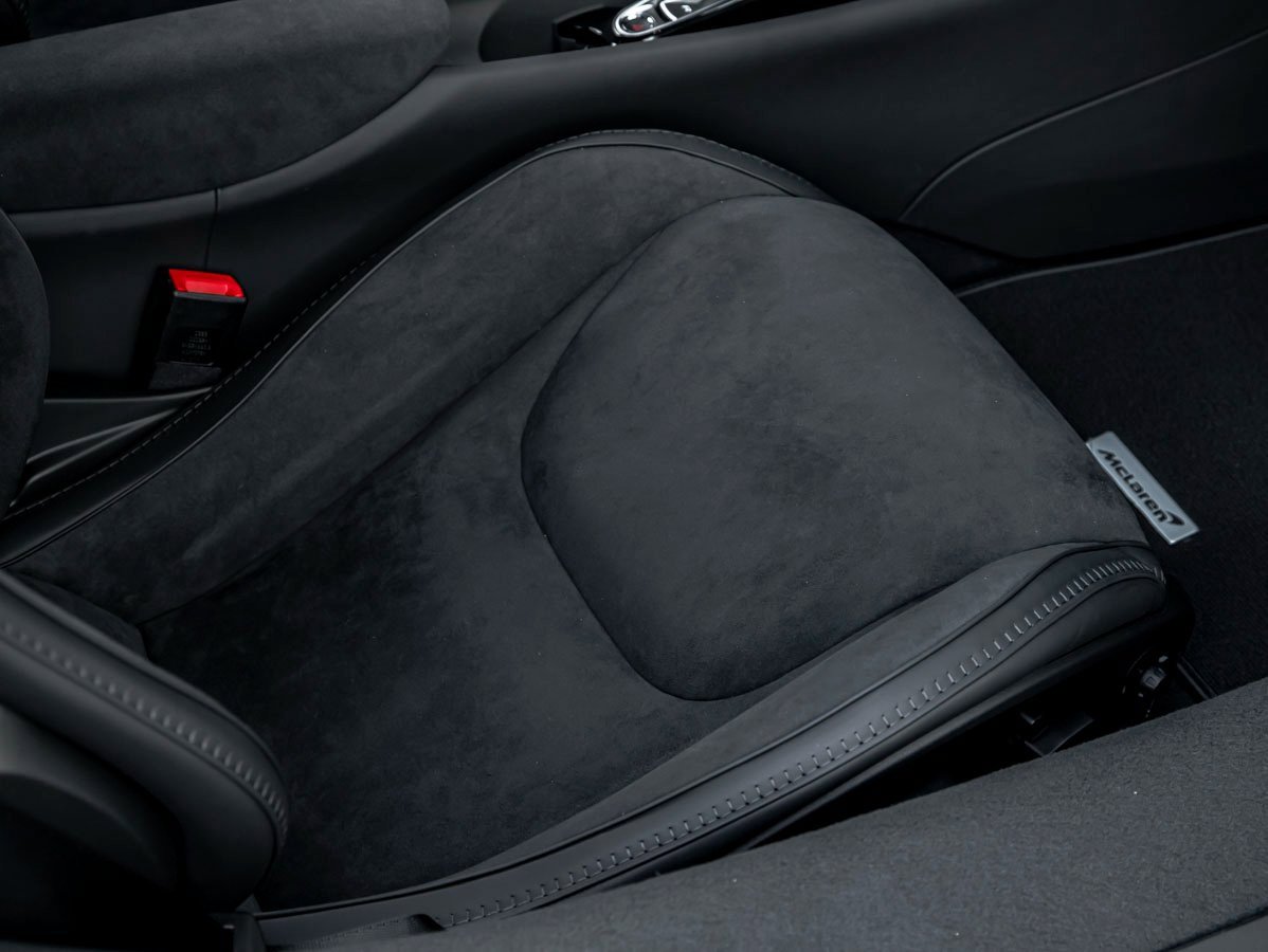 New 2025 McLaren Artura image 22