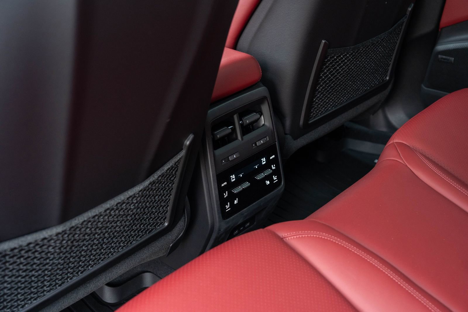 Certified 2025 Porsche Macan 4S Electric image 33