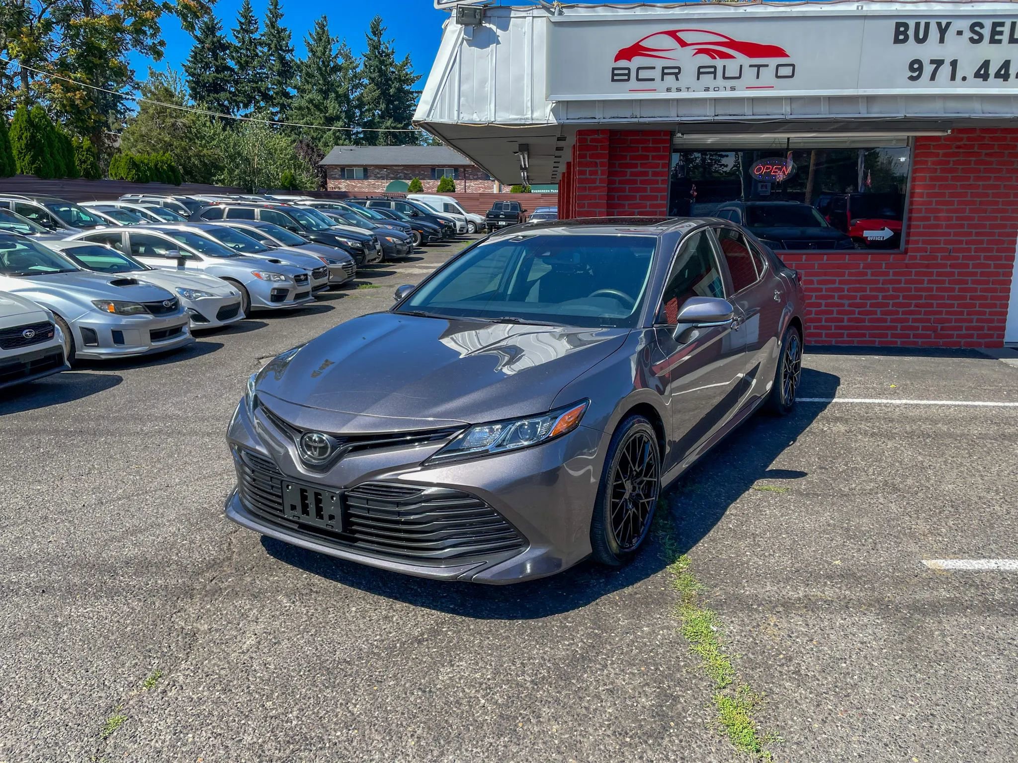 Used 2018 Toyota Camry LE image 1