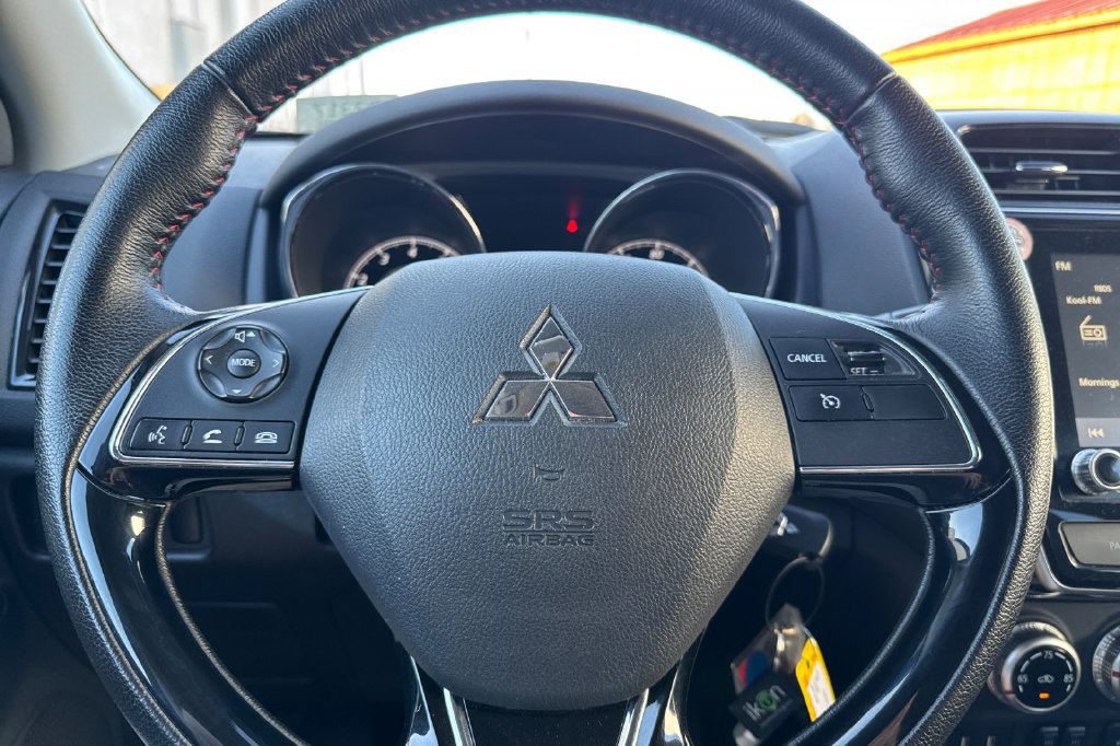 Used 2025 Mitsubishi Outlander Sport LE AWD/4WD image 28