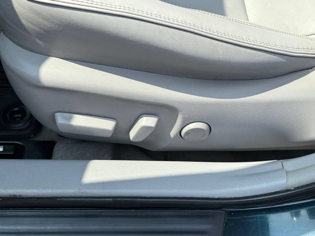 Used 2015 Toyota Camry XLE w/ Moonroof Package FWD image 18