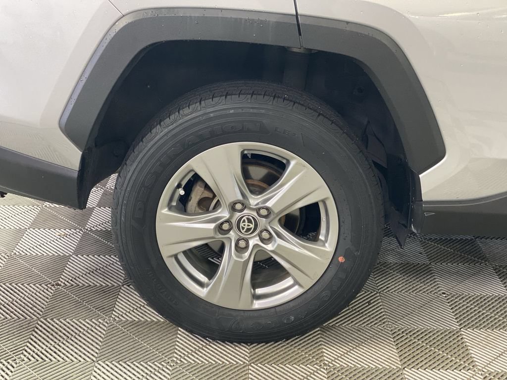 Used 2024 Toyota RAV4 XLE FWD image 38