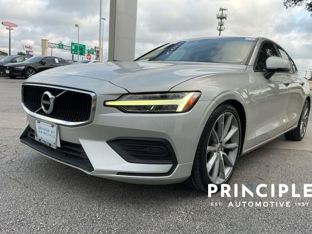 Used 2020 Volvo S60 T5 Momentum FWD image 4