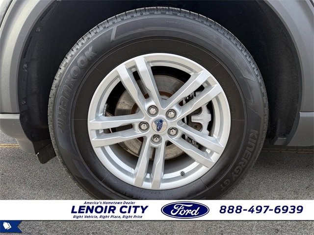 Used 2022 Ford Explorer XLT w/ Equipment Group 202A image 9