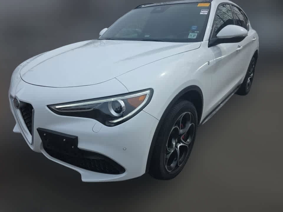 Used 2023 Alfa Romeo Stelvio Ti image 5