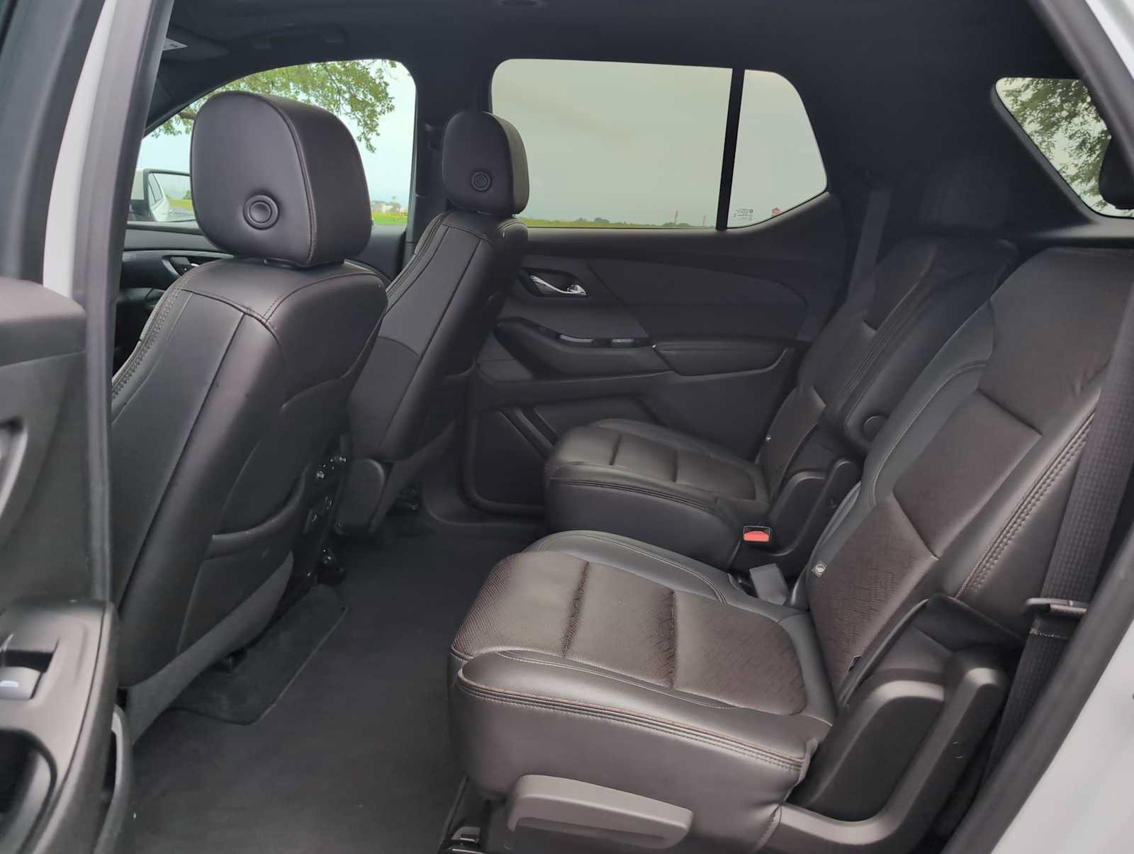 Used 2023 Chevrolet Traverse High Country FWD image 26