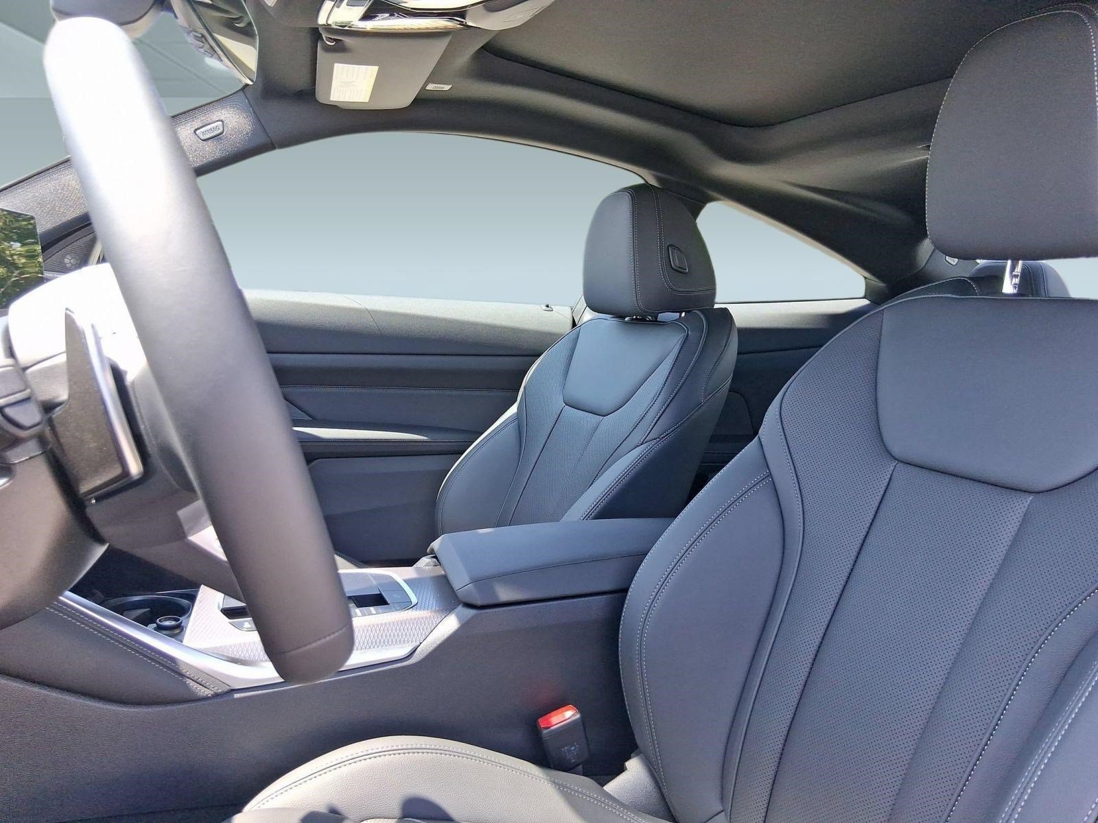 Used 2026 BMW M440i Coupe w/ Premium Package RWD image 4