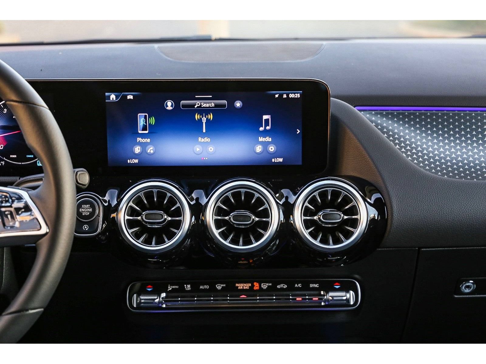Used 2025 Mercedes-Benz GLA 250 4MATIC image 14