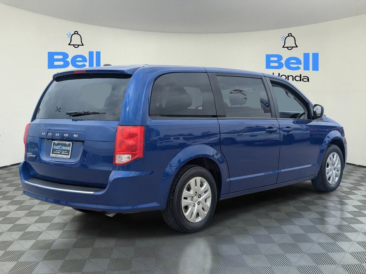Used 2018 Dodge Grand Caravan SE image 4