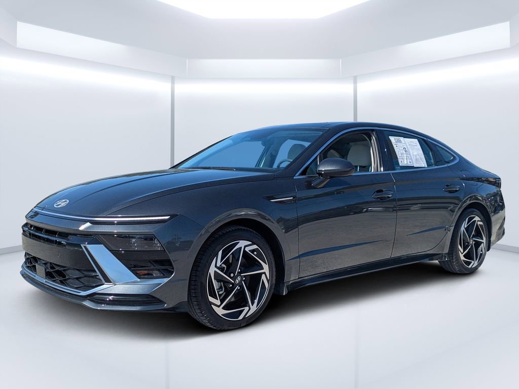 Used 2025 Hyundai Elantra Sport image 8