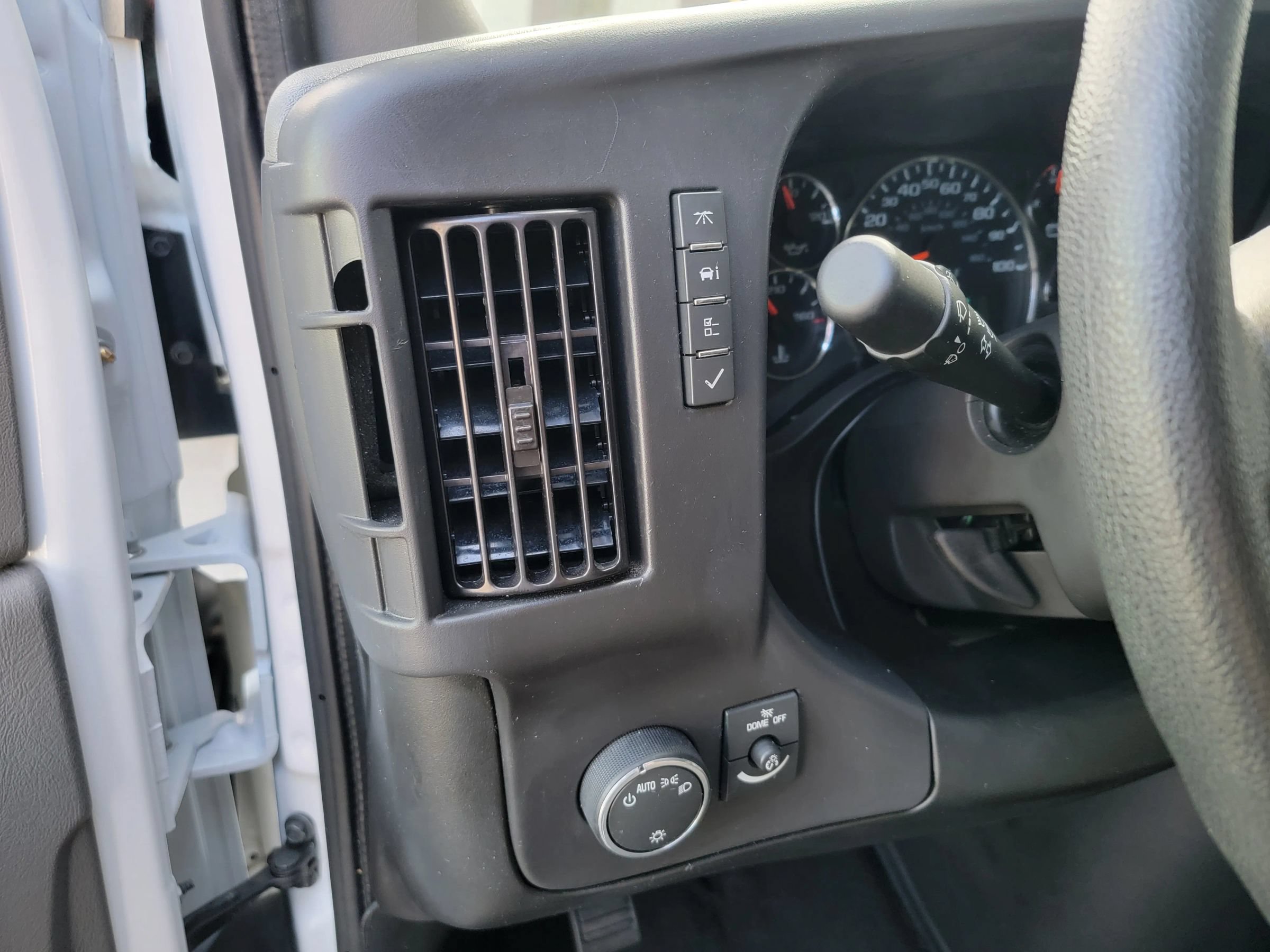 Used 2025 Chevrolet Express 3500 LT w/ LT Preferred Equipment Group RWD image 20