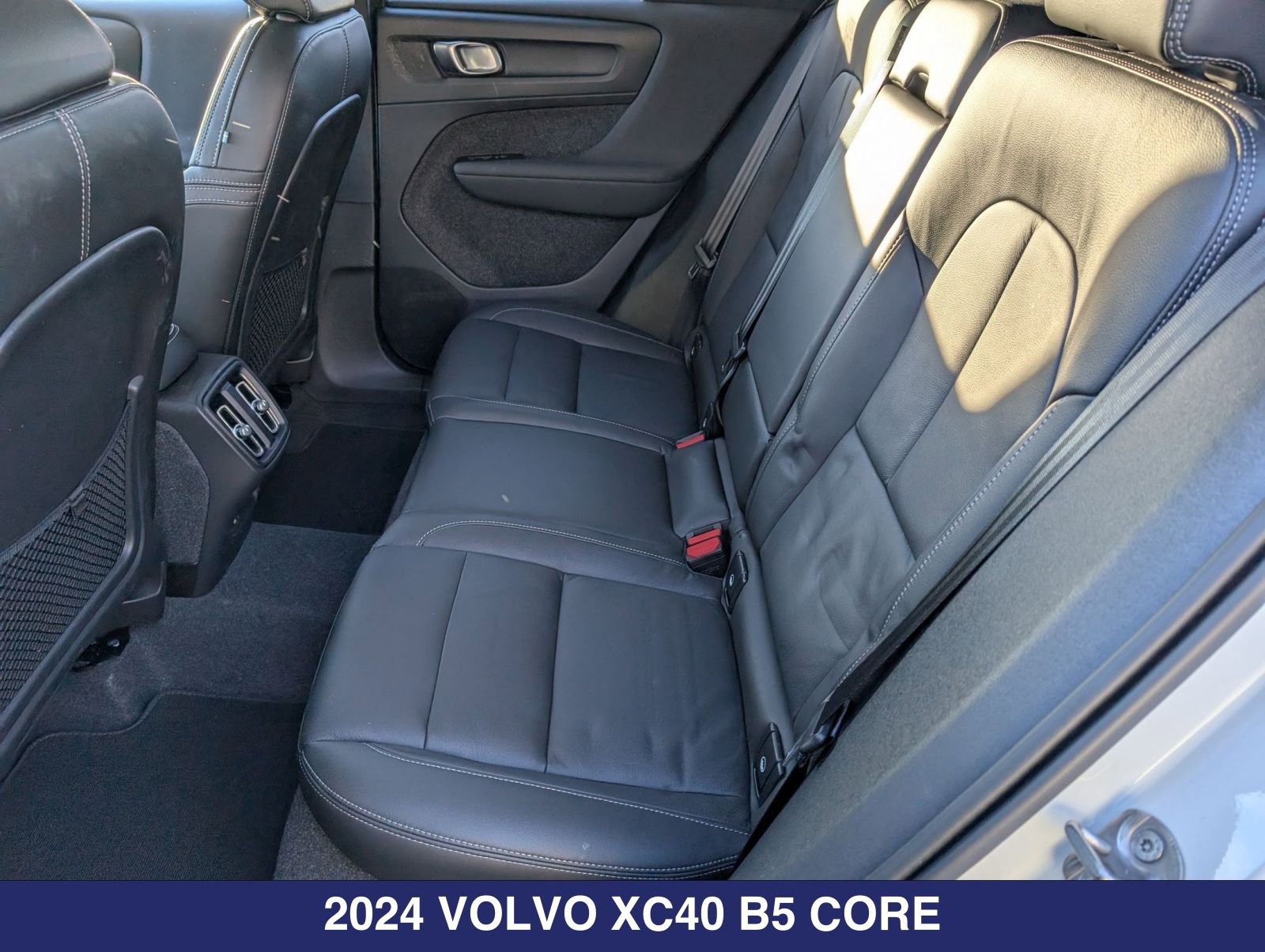 Used 2024 Volvo XC40 B5 Core AWD/4WD image 8