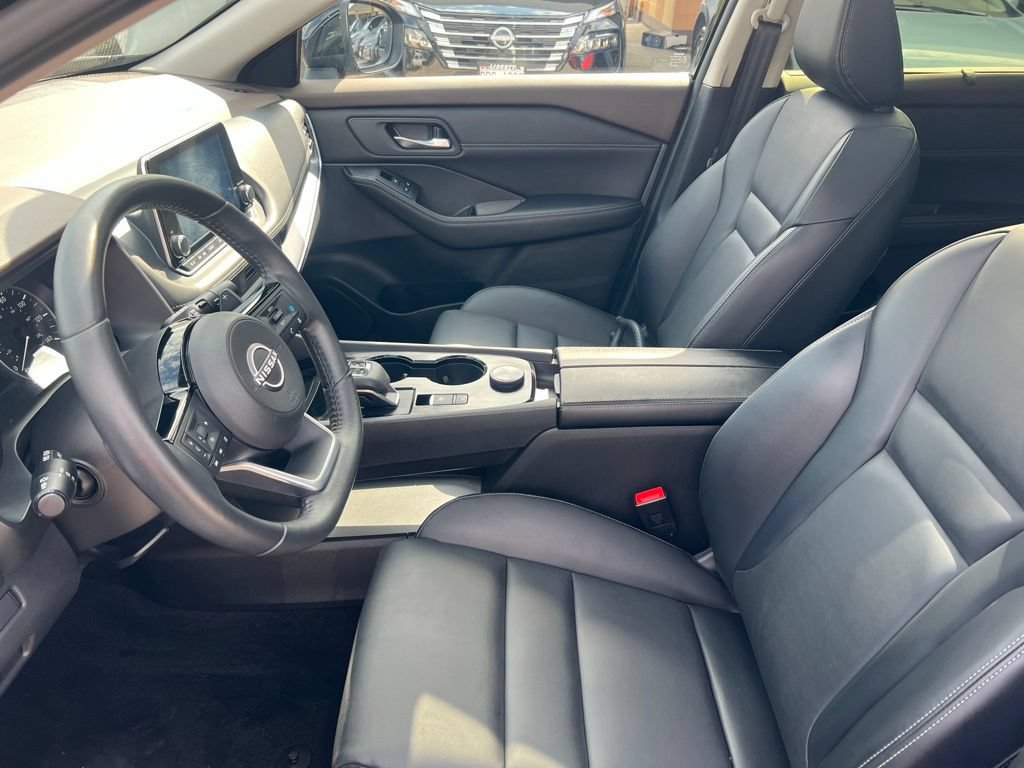 Certified 2023 Nissan Rogue SV w/ SV Premium B Package AWD/4WD image 4