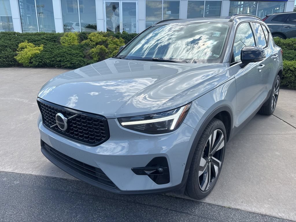 Certified 2024 Volvo XC40 B5 Ultimate w/ Protection Package Premier AWD/4WD image 2