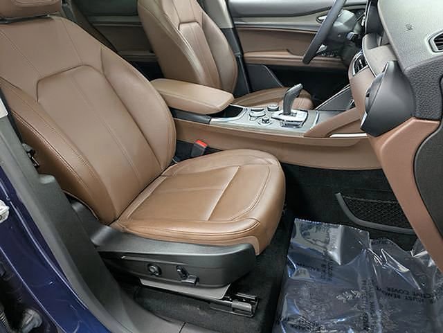 Used 2021 Alfa Romeo Stelvio Ti w/ Nero Edizione image 31