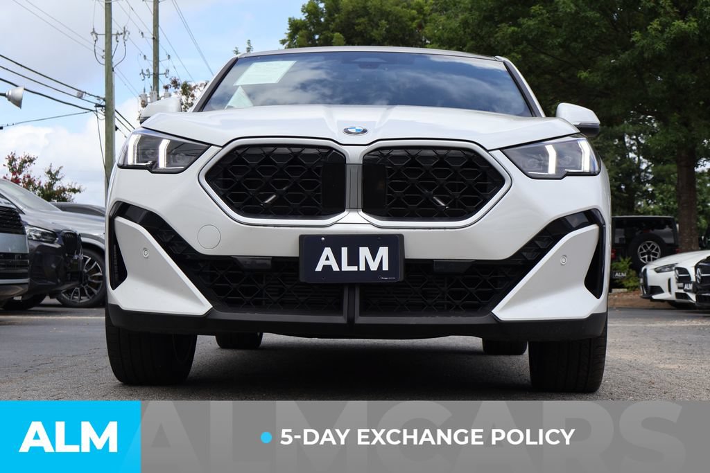 Used 2025 BMW X2 xDrive28i AWD/4WD image 3