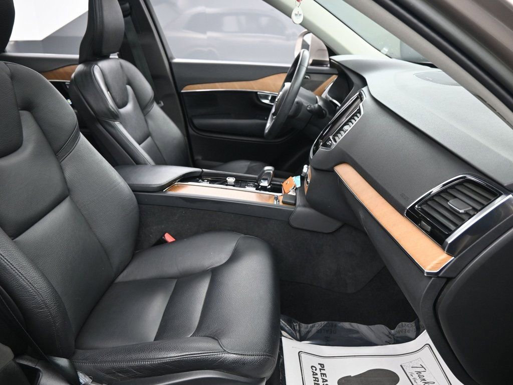 Used 2023 Volvo XC90 B6 Plus AWD/4WD image 39