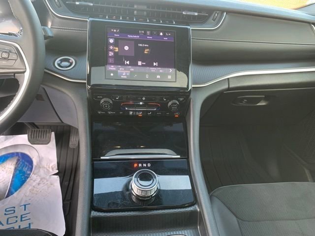 Used 2025 Jeep Grand Cherokee L Altitude image 24