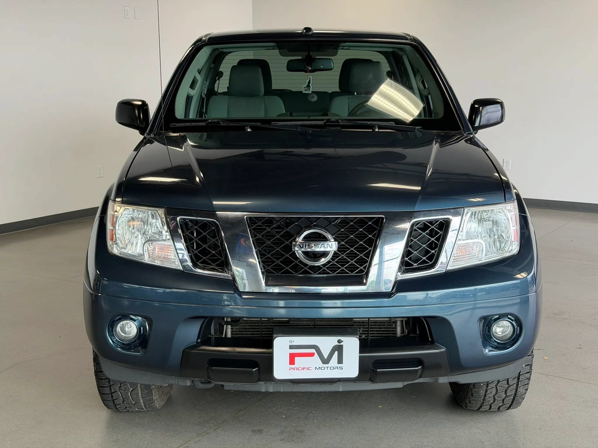 Used 2013 Nissan Frontier SV w/ SV Value Truck Pkg AWD/4WD image 2