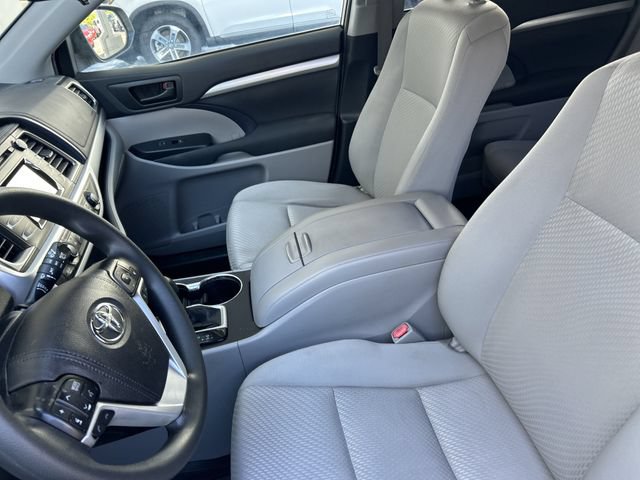 Used 2019 Toyota Highlander LE FWD image 11