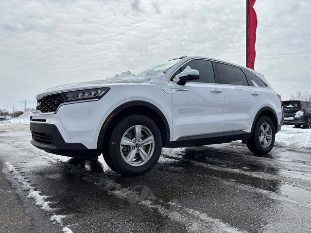 Certified 2023 Kia Sorento LX image 4