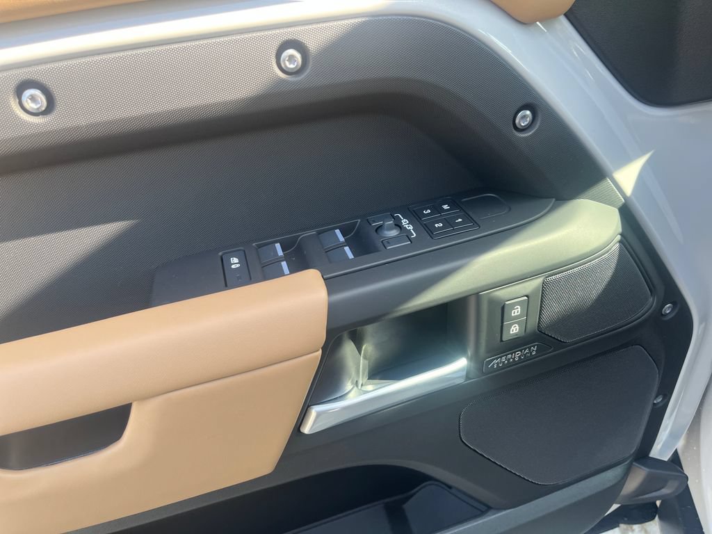 New 2026 Land Rover Defender 110 X-Dynamic SE AWD/4WD image 11