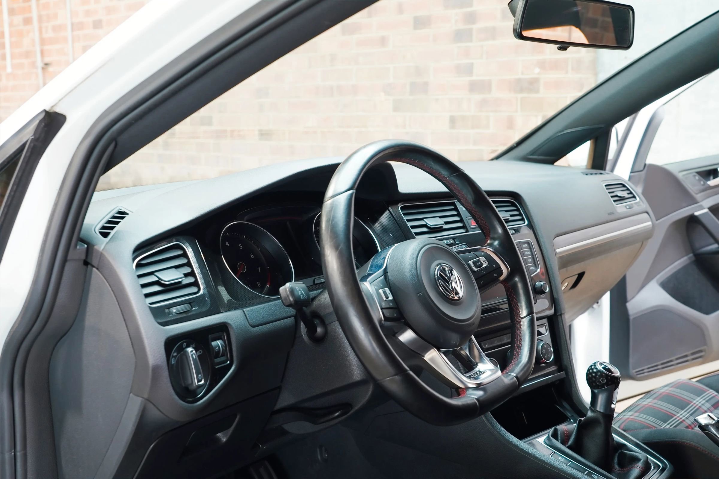 Used 2015 Volkswagen GTI S FWD image 38