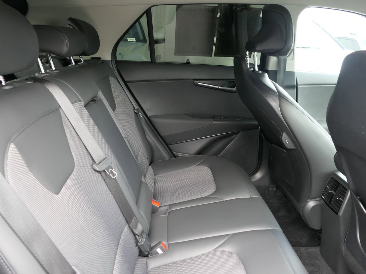 Used 2025 Kia Niro EX image 23