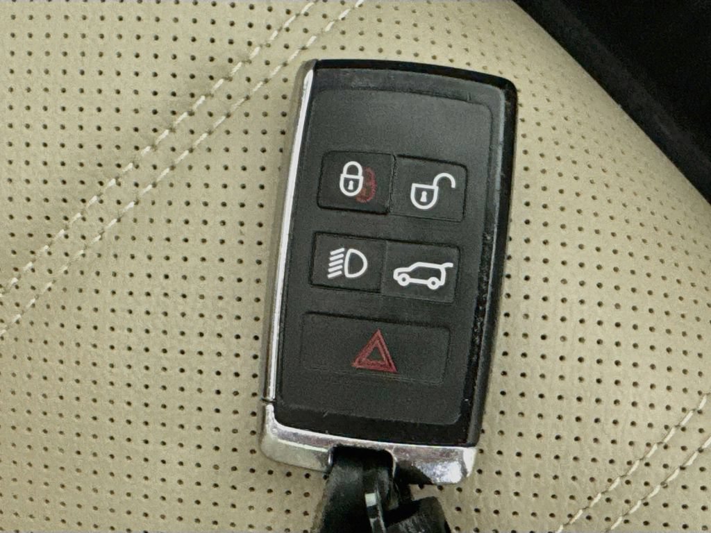 Used 2021 Land Rover Range Rover Velar R-Dynamic S AWD/4WD image 37