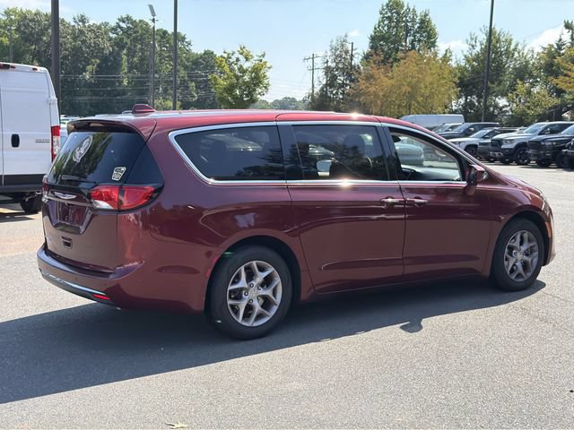 Used 2018 Chrysler Pacifica Touring Plus w/ Tire & Wheel Group FWD image 12