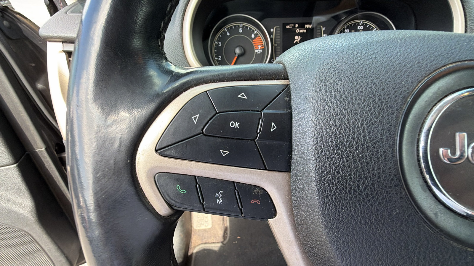 Used 2018 Jeep Cherokee Latitude w/ Altitude Package FWD image 26