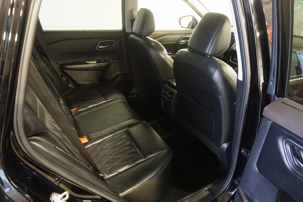 Used 2021 Nissan Rogue Platinum image 27