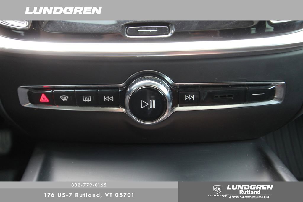 Used 2022 Volvo S60 B5 Momentum w/ Premium Package AWD/4WD image 24